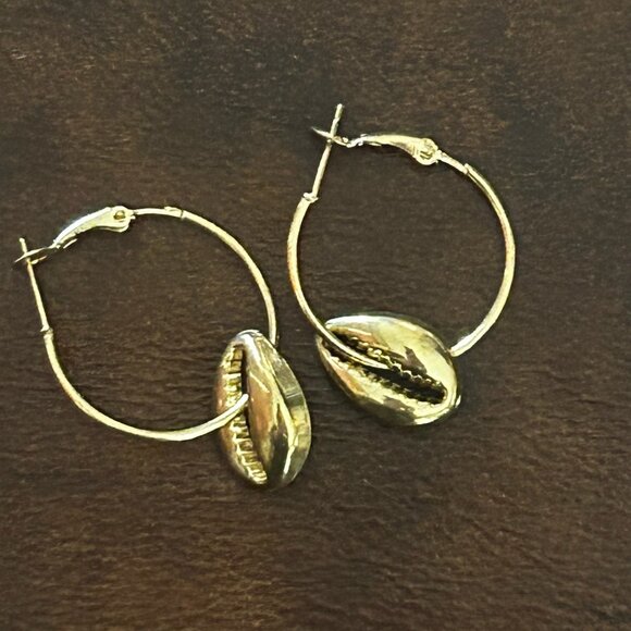 6 Pairs of Stylish Fashion & Designer Hoops - Picture 10 of 12